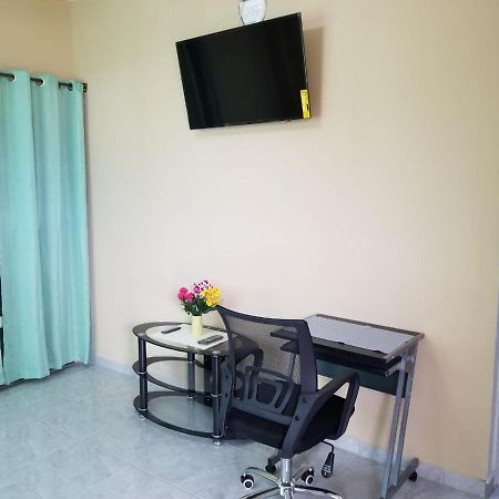 Royal View Apartment Plus Belize City Exteriör bild