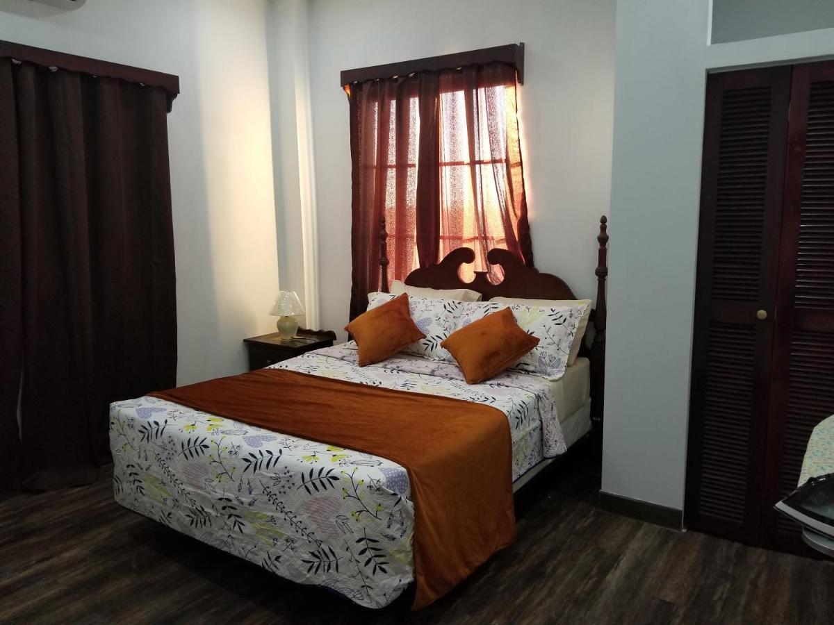 Royal View Apartment Plus Belize City Exteriör bild