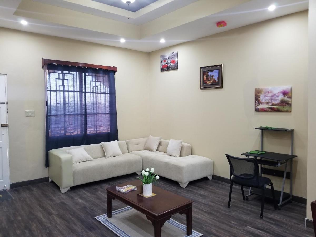 Royal View Apartment Plus Belize City Exteriör bild