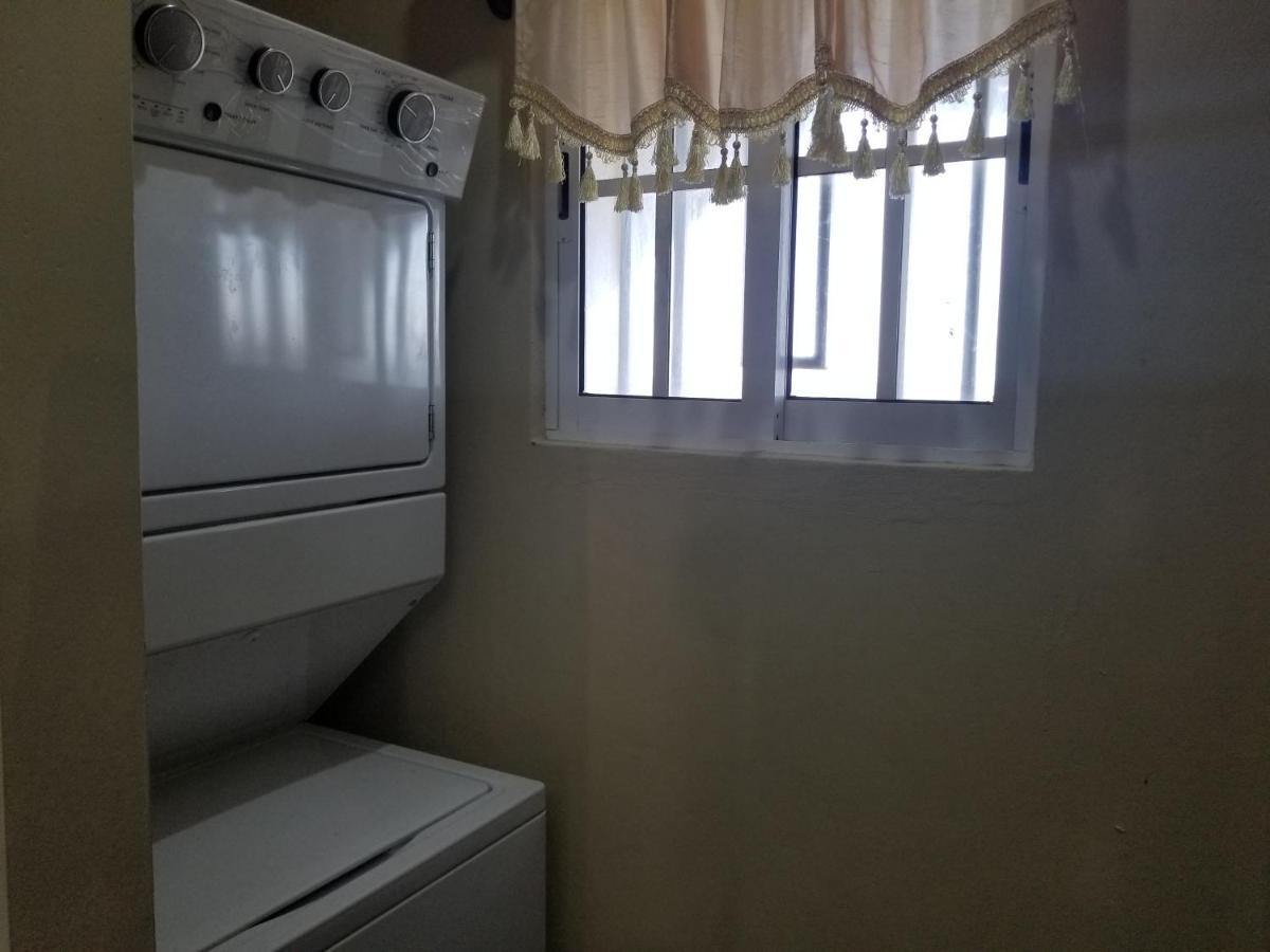 Royal View Apartment Plus Belize City Exteriör bild