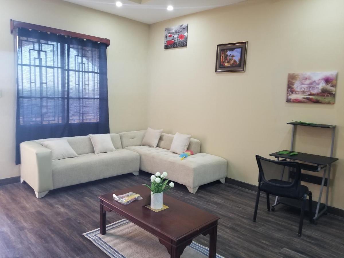 Royal View Apartment Plus Belize City Exteriör bild