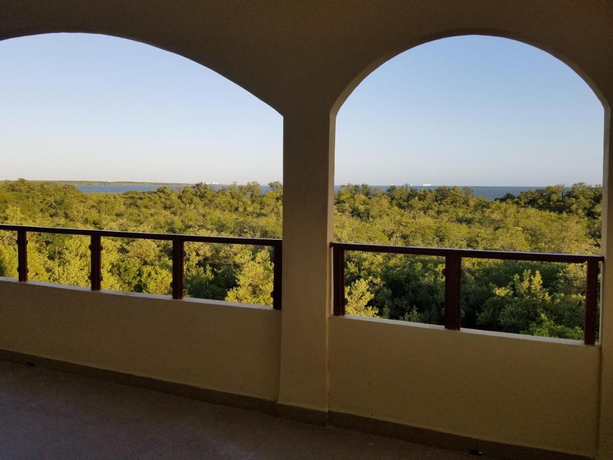Royal View Apartment Plus Belize City Exteriör bild