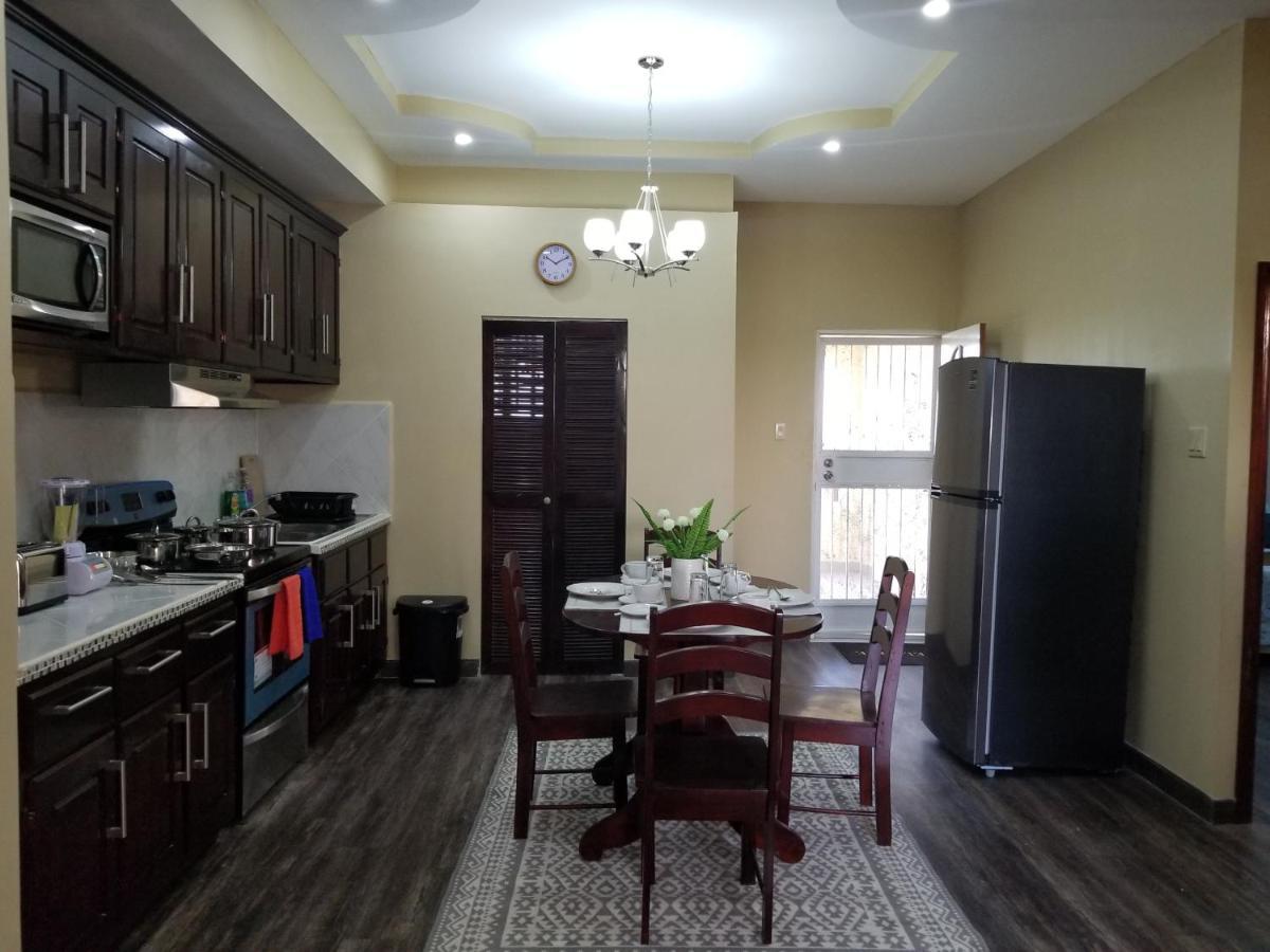 Royal View Apartment Plus Belize City Exteriör bild