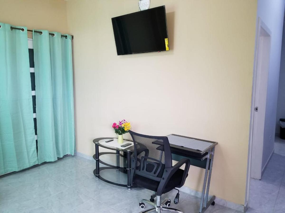 Royal View Apartment Plus Belize City Exteriör bild