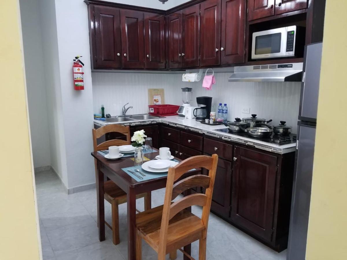 Royal View Apartment Plus Belize City Exteriör bild