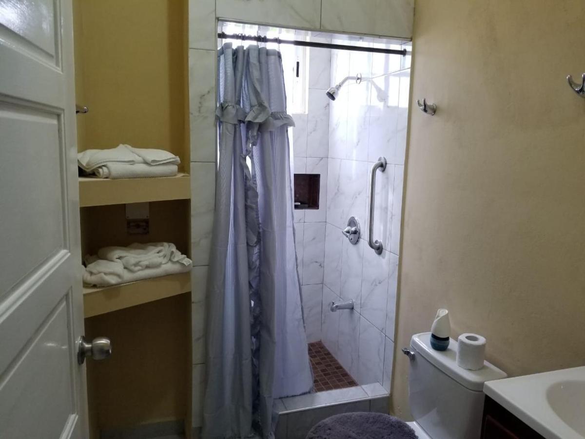 Royal View Apartment Plus Belize City Exteriör bild